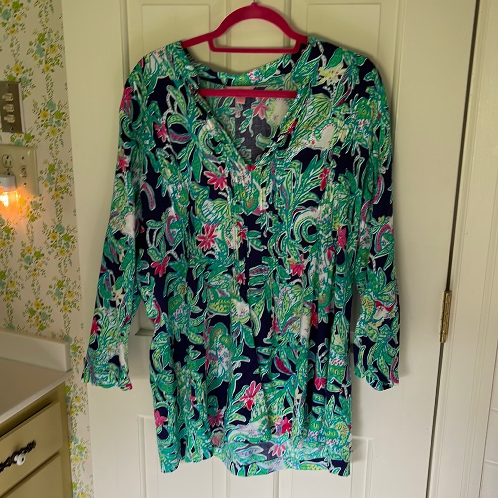 Lilly Pulitzer navy and green long-sleeve shirt size XL